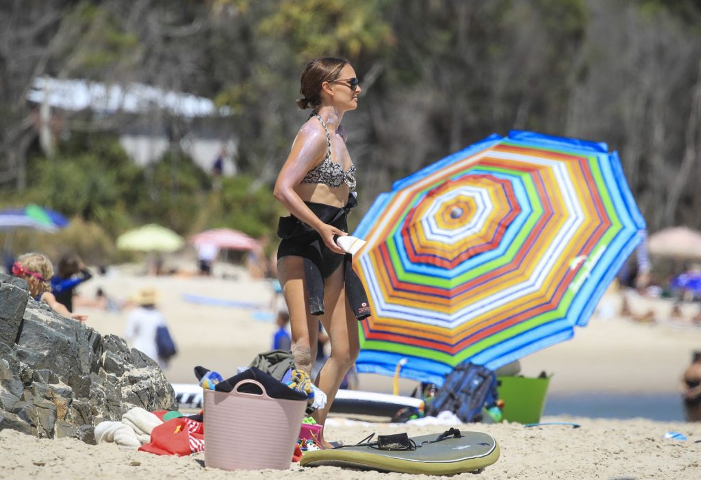 Natalie Portman Enjoys a Beach Visit in Australia (33 Photos)