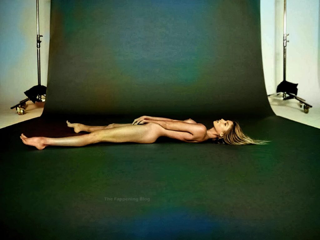 Stella Maxwell Nude (13 Colorized Photos)