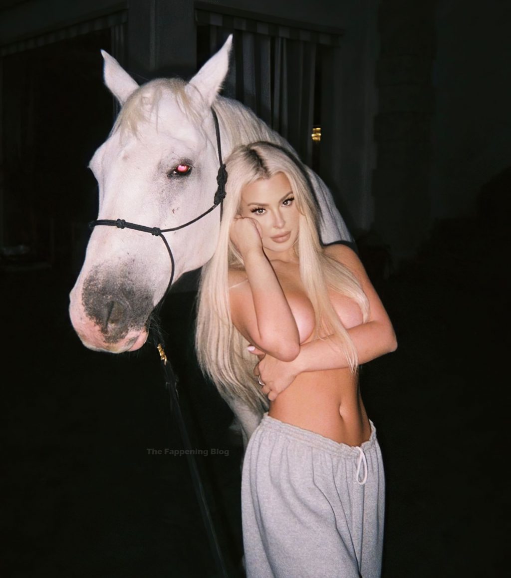 Tana Mongeau Topless (5 Photos)