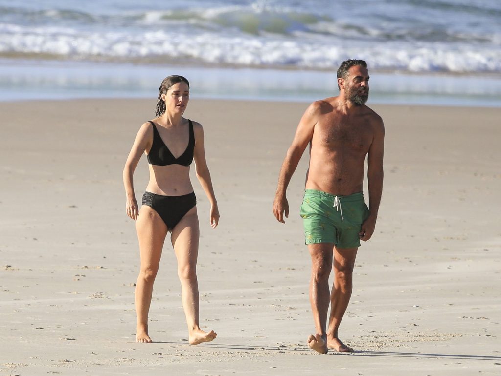 Rose Byrne &amp; Bobby Cannavale Head Out for a Romantic Early Evening Swim (30 Photos)