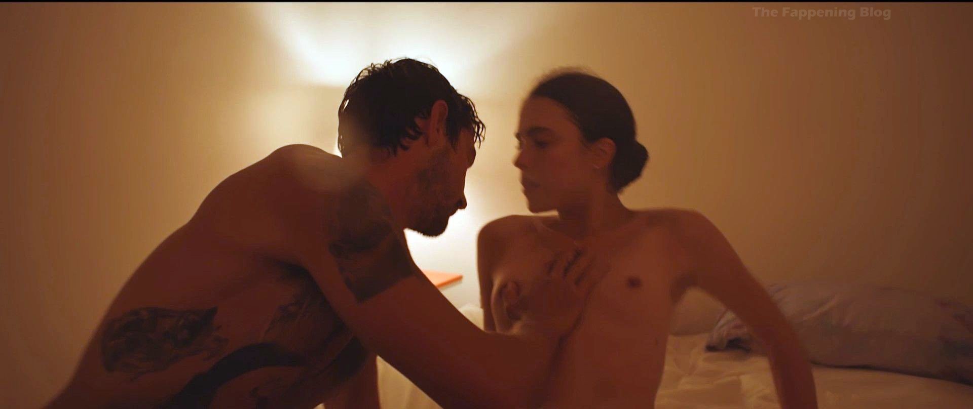Watch Margaret Qualley’s nude video from the music video "Love Me Like...