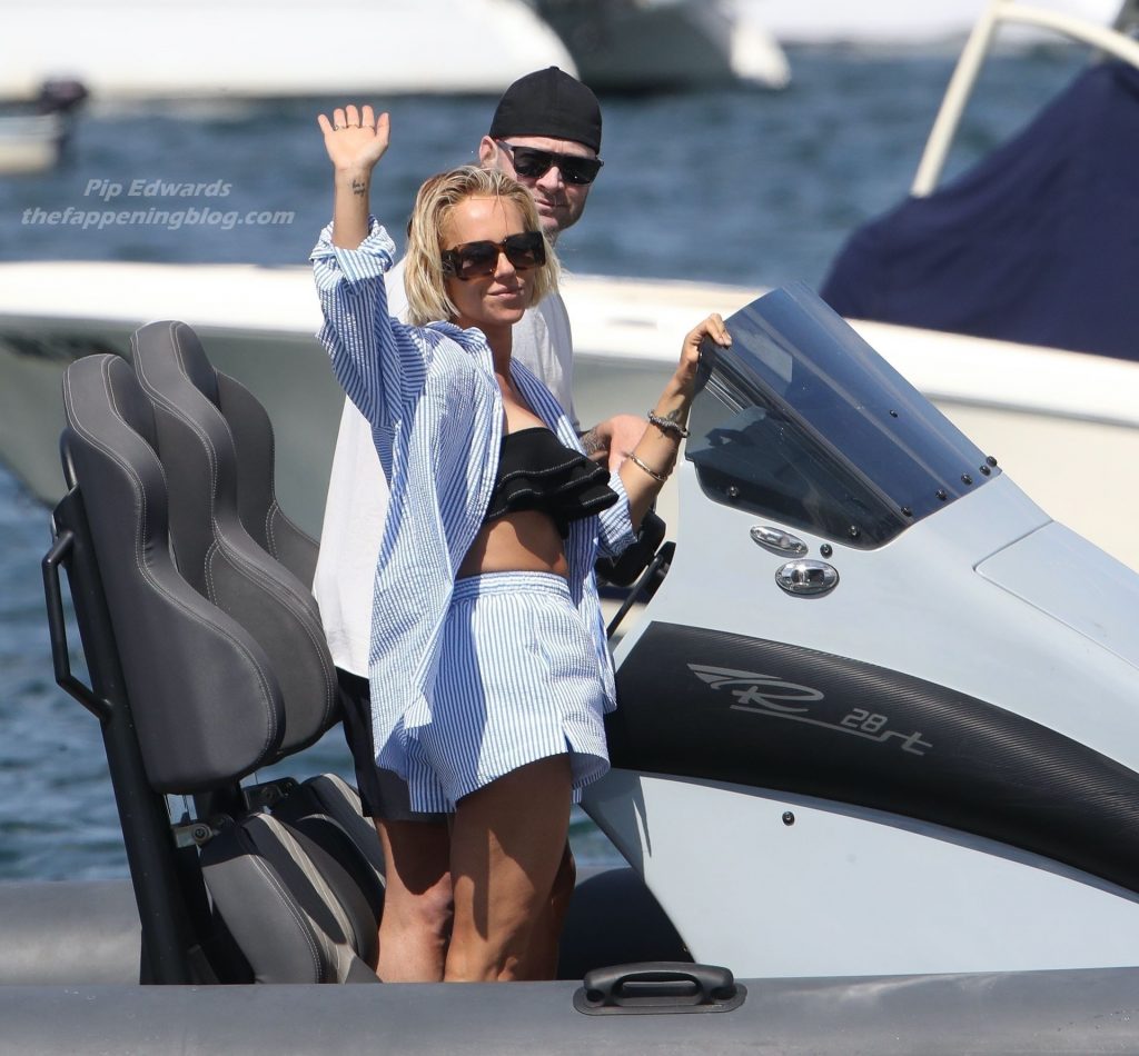 Michael Clarke &amp; Pip Edwards Appeared to be All Smiles while Boating Around Sydney (50 Photos)