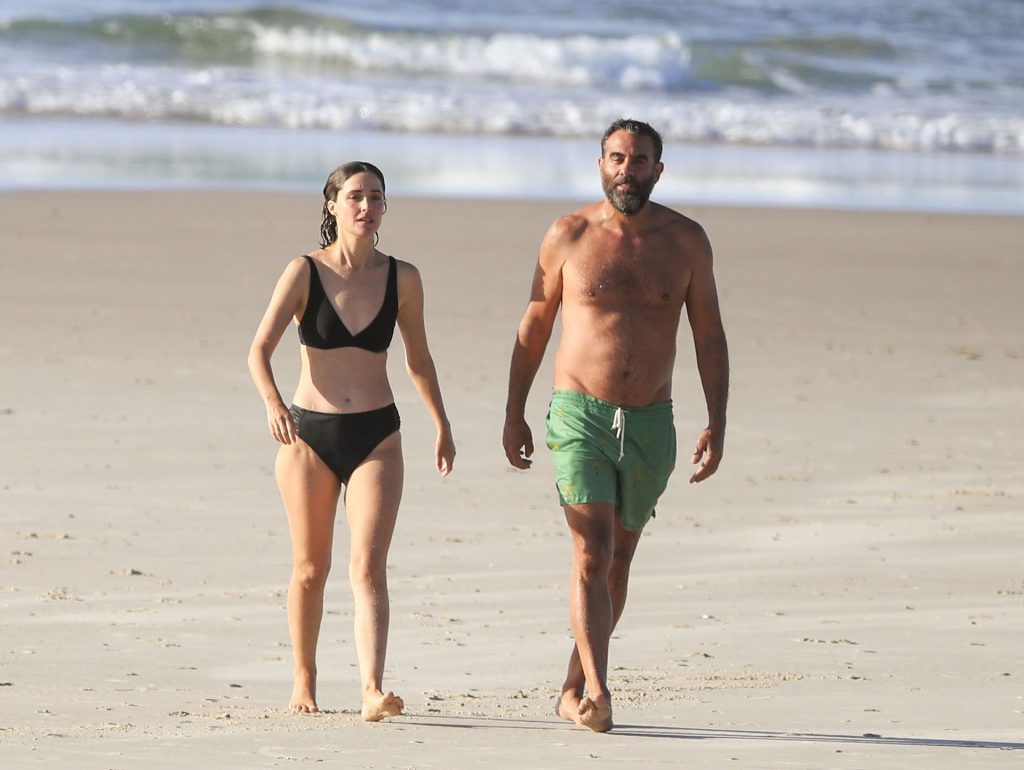 Rose Byrne &amp; Bobby Cannavale Head Out for a Romantic Early Evening Swim (30 Photos)