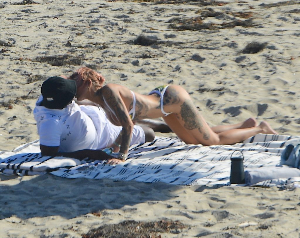 Tina Louise is Seen with Sean Combs During a Romantic Beach Outing in Malibu (94 Photos)