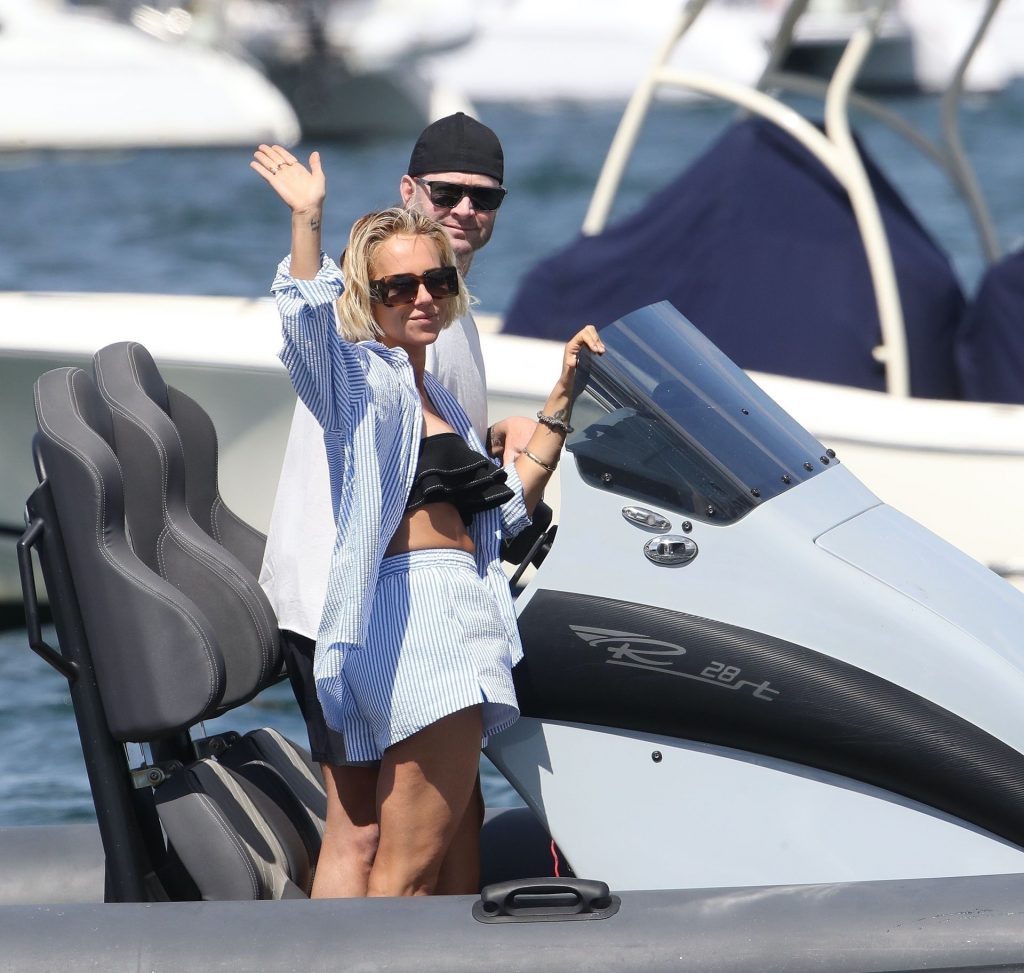 Michael Clarke &amp; Pip Edwards Appeared to be All Smiles while Boating Around Sydney (50 Photos)