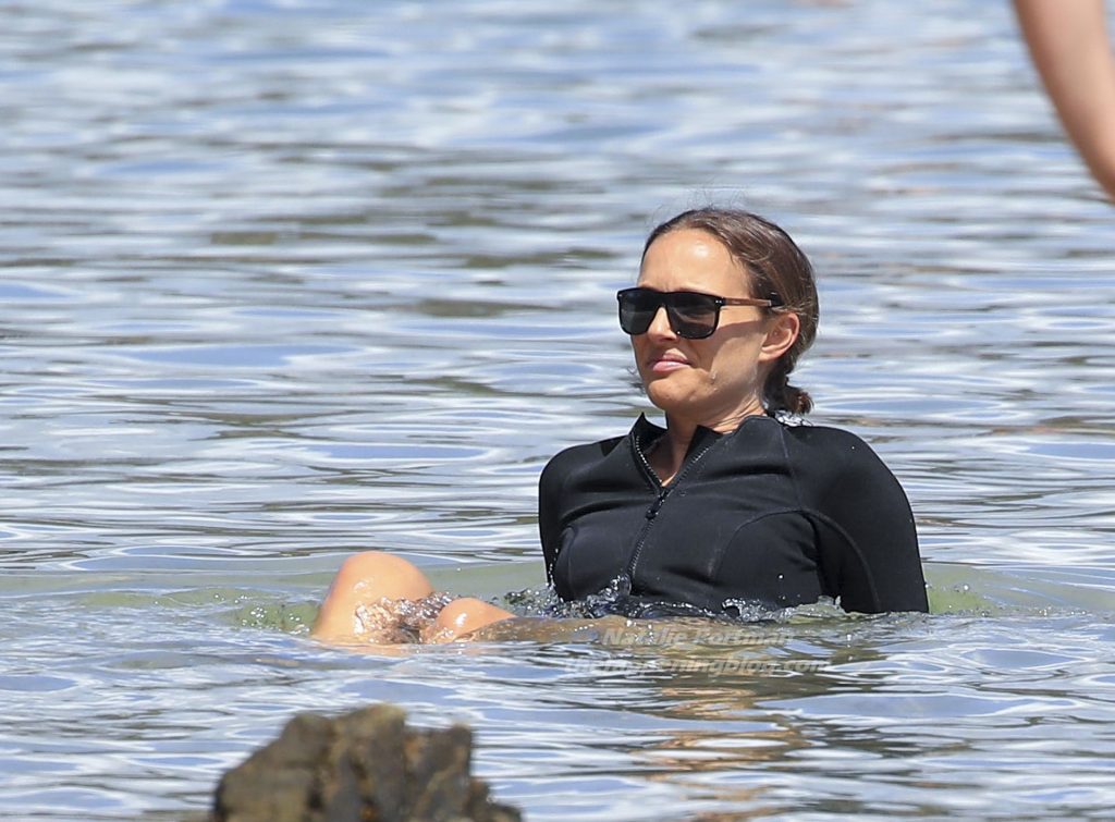 Natalie Portman Enjoys a Beach Visit in Australia (33 Photos)