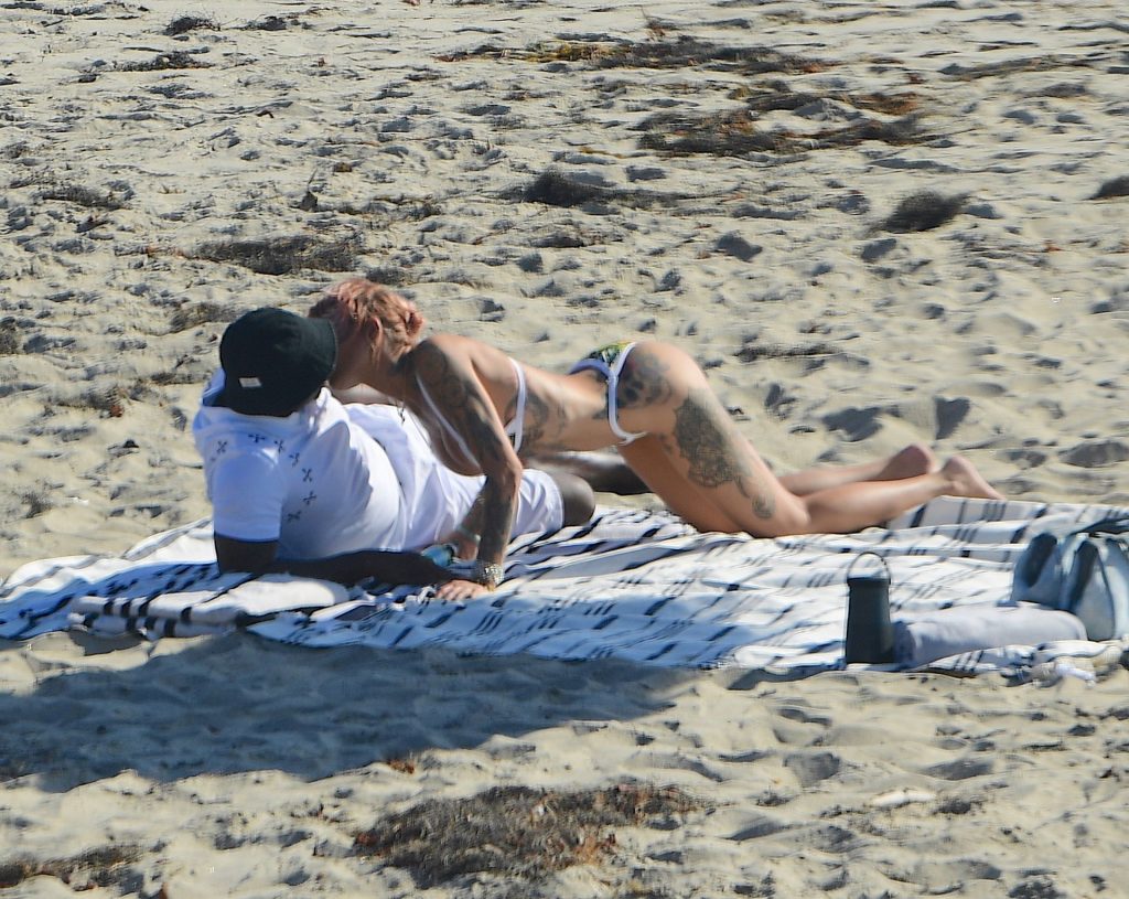 Tina Louise is Seen with Sean Combs During a Romantic Beach Outing in Malibu (94 Photos)