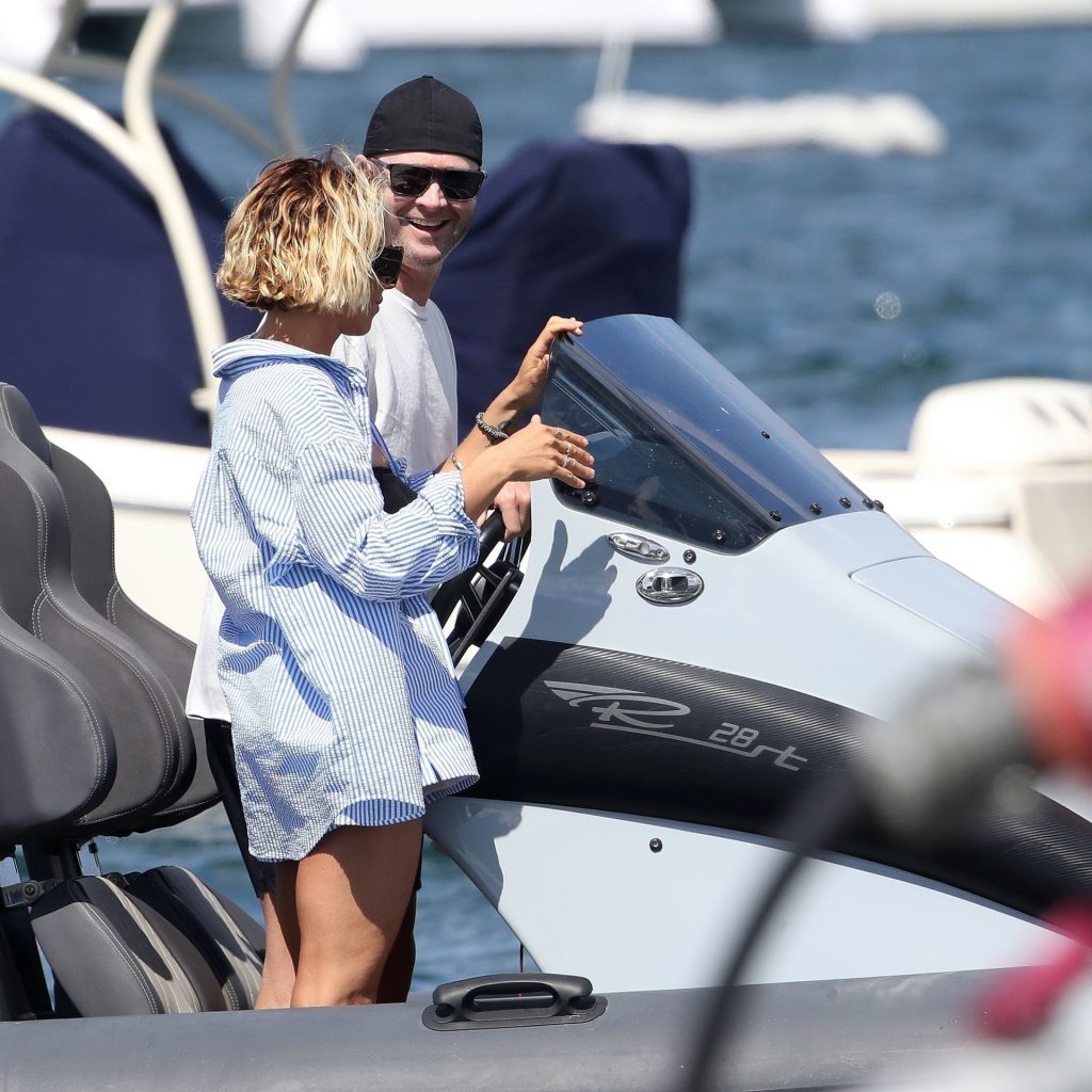 Michael Clarke &amp; Pip Edwards Appeared to be All Smiles while Boating Around Sydney (50 Photos)