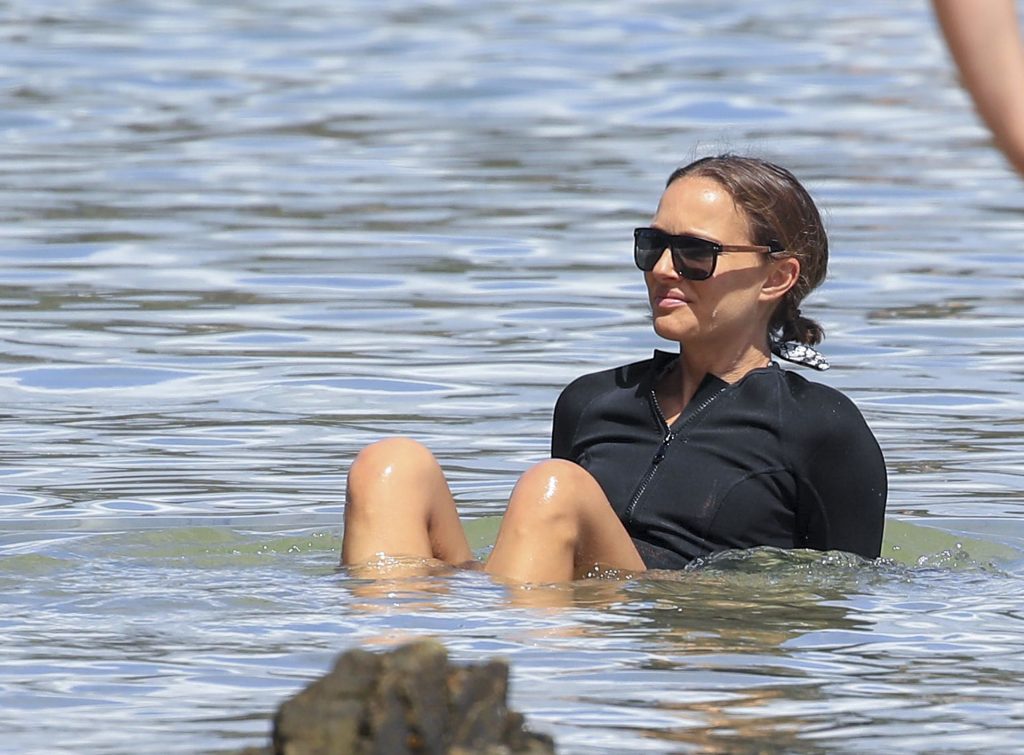 Natalie Portman Enjoys a Beach Visit in Australia (33 Photos)