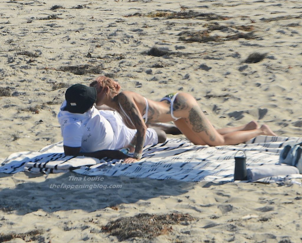 Tina Louise is Seen with Sean Combs During a Romantic Beach Outing in Malibu (94 Photos)