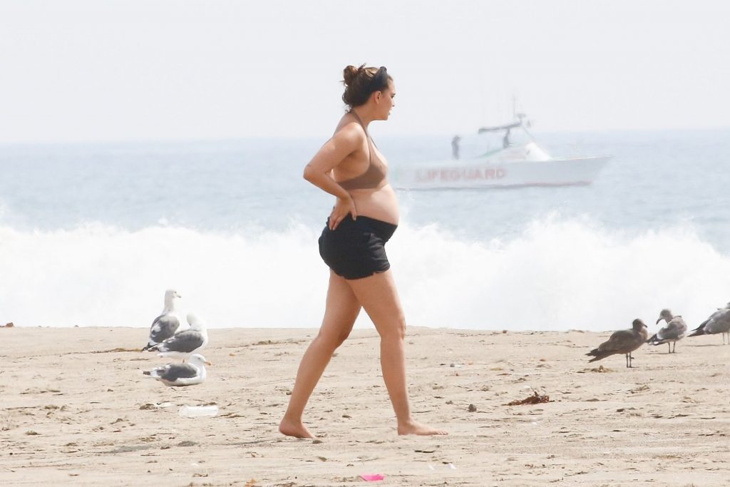 April Love Geary Shows Off Her Growing Baby Bump at the Beach with Robin Thicke (29 Photos)