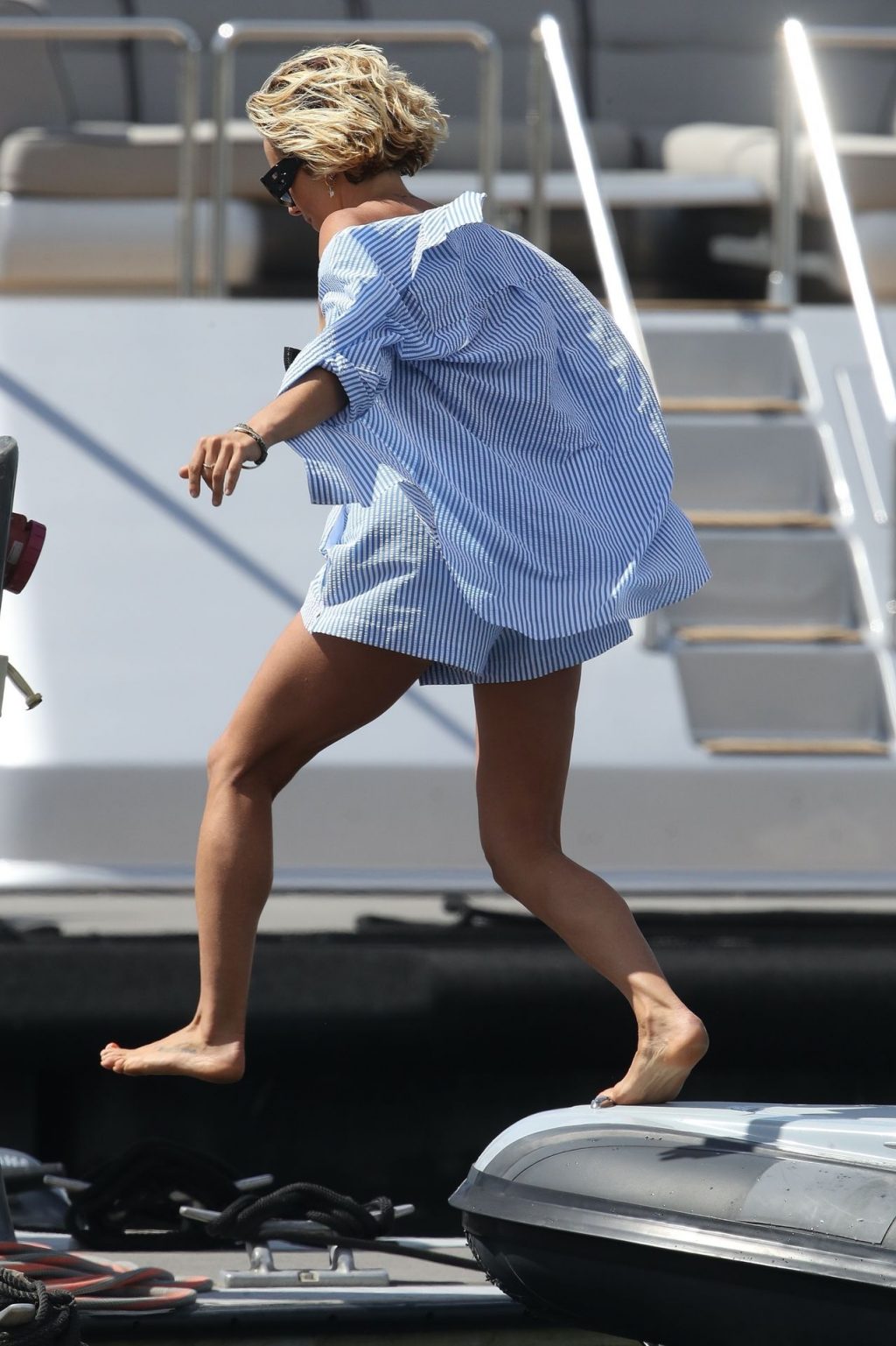 Michael Clarke &amp; Pip Edwards Appeared to be All Smiles while Boating Around Sydney (50 Photos)