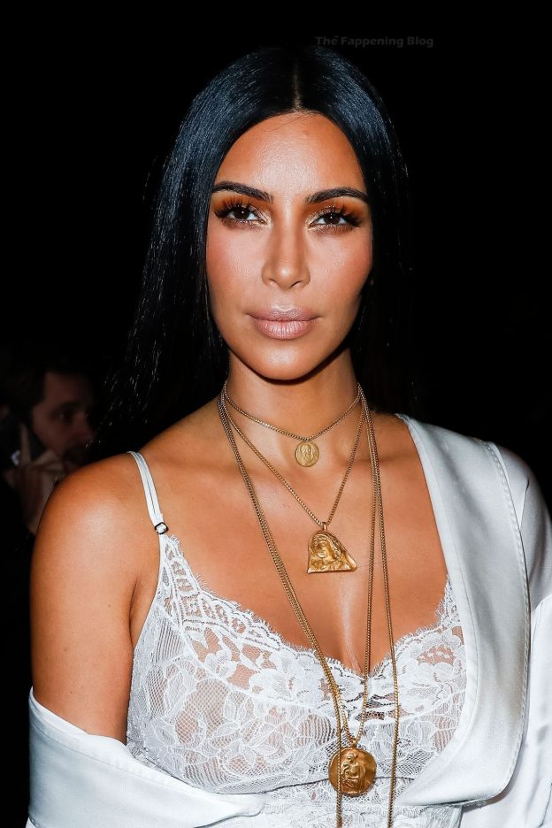Kim Kardashian Shows Off Her Tits At The Fashion Week In Paris 3 Photos Thefappening