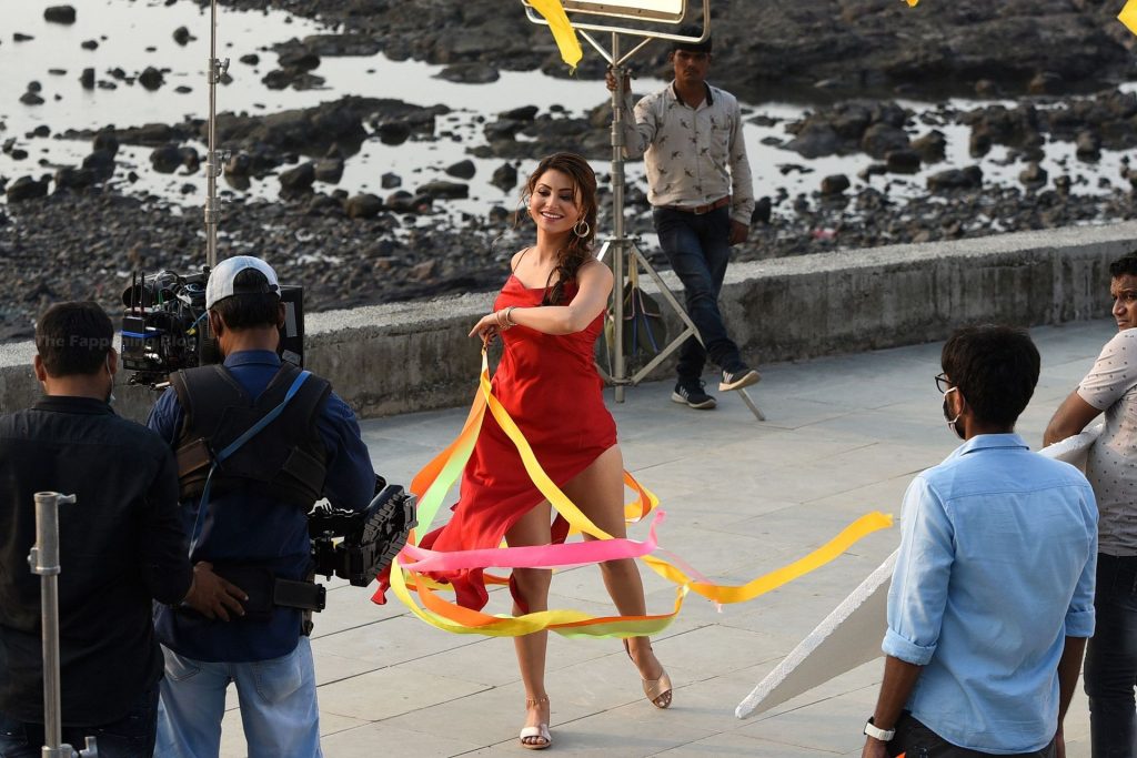 Sexy Urvashi Rautela Shoots in Mumbai (4 Photos)