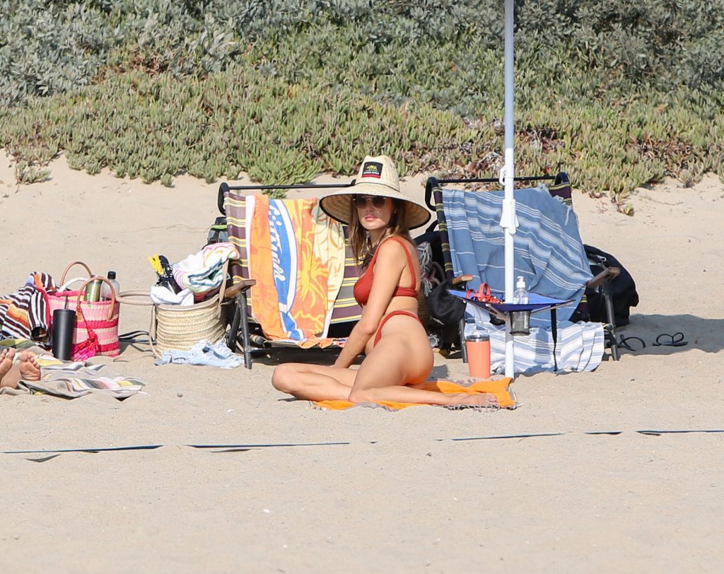 Alessandra Ambrosio Plays Beach Volleyball with Friends (34 Photos)