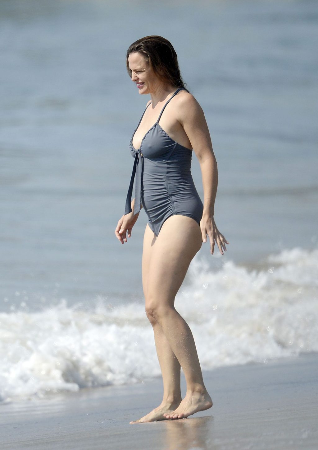 Jennifer Garner Slips Into Her Bikini at the Beach (74 Photos)
