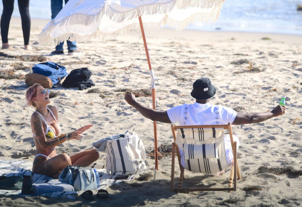 Tina Louise is Seen with Sean Combs During a Romantic Beach Outing in Malibu (94 Photos)