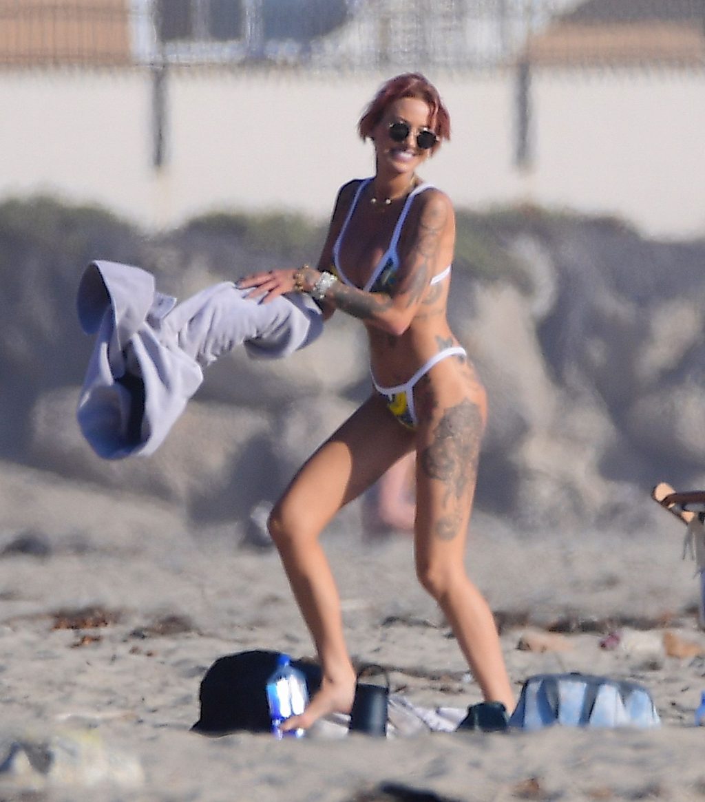 Tina Louise is Seen with Sean Combs During a Romantic Beach Outing in Malibu (94 Photos)