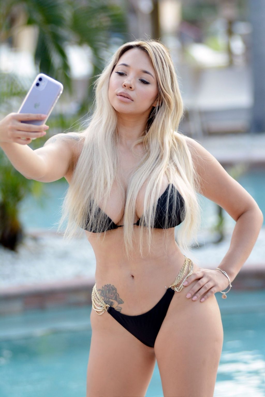 Bella Bunnie Amor Poses in a Bikini in Miami (32 Sexy Photos)