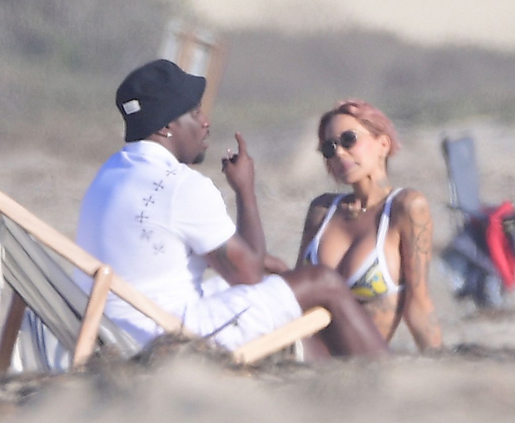 Tina Louise is Seen with Sean Combs During a Romantic Beach Outing in Malibu (94 Photos)