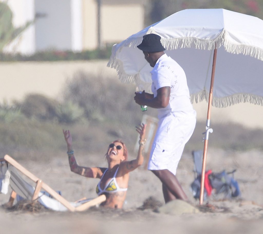 Tina Louise is Seen with Sean Combs During a Romantic Beach Outing in Malibu (94 Photos)