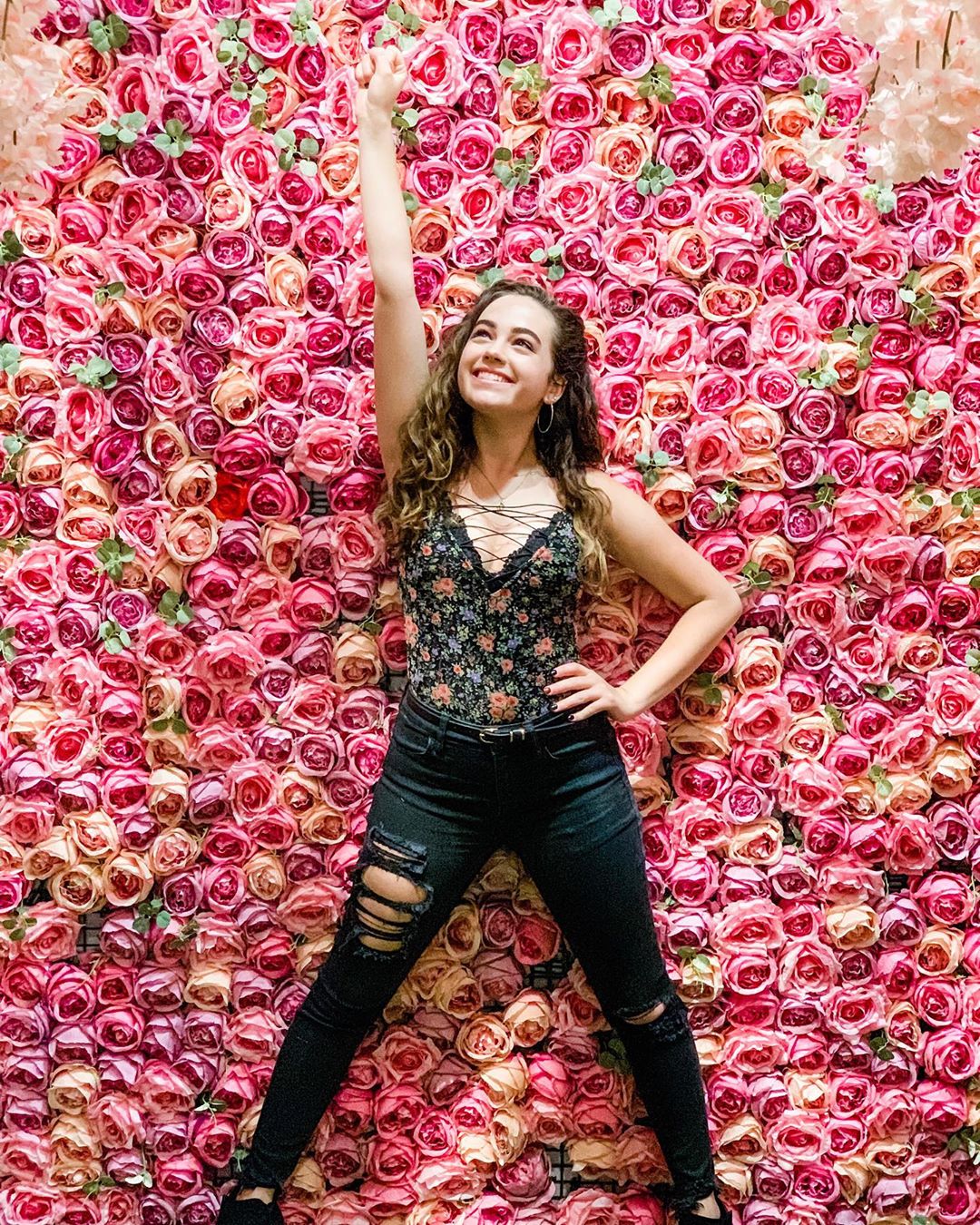 Here are Mary Mouser’s non-nude sexy photos from Instagram. 