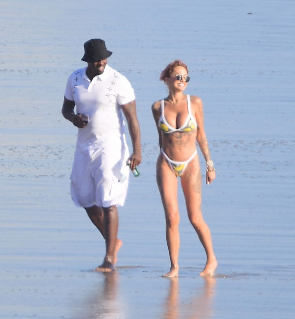 Tina Louise is Seen with Sean Combs During a Romantic Beach Outing in Malibu (94 Photos)