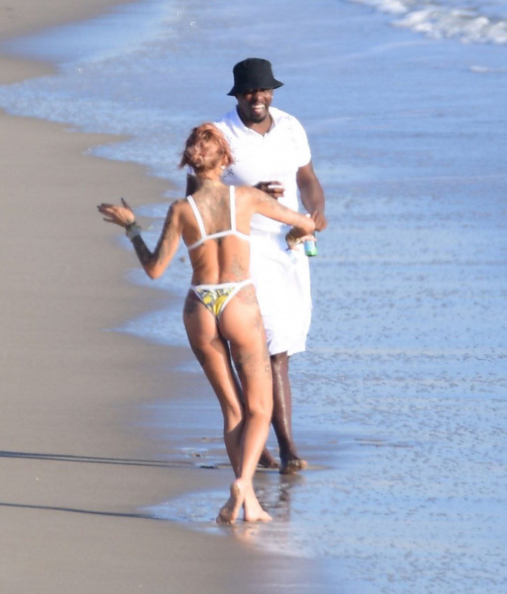 Tina Louise is Seen with Sean Combs During a Romantic Beach Outing in Malibu (94 Photos)