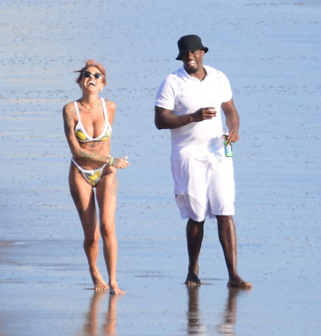 Tina Louise is Seen with Sean Combs During a Romantic Beach Outing in Malibu (94 Photos)