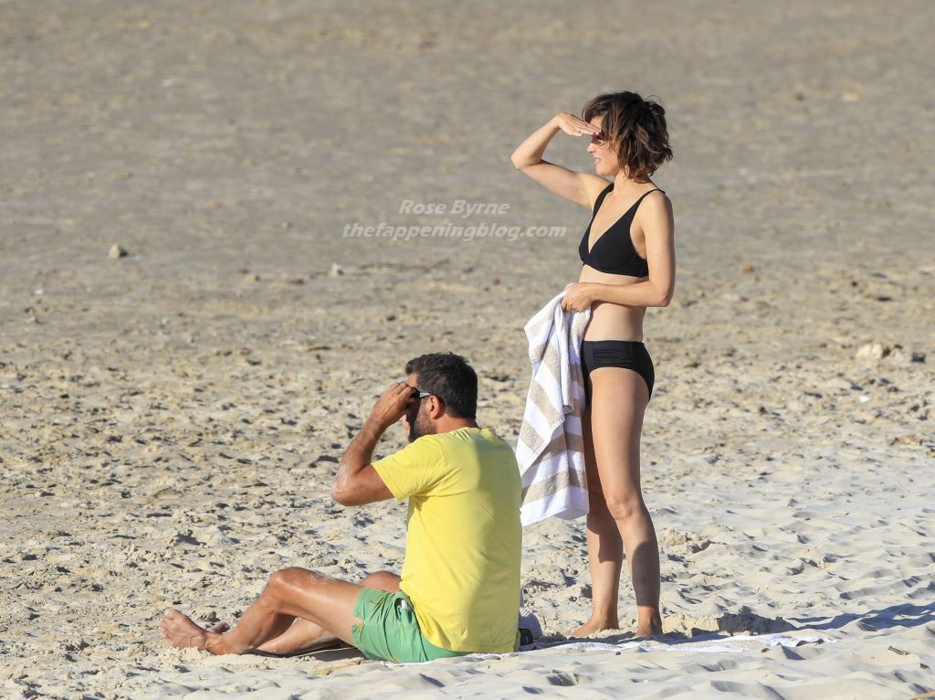 Rose Byrne &amp; Bobby Cannavale Head Out for a Romantic Early Evening Swim (30 Photos)