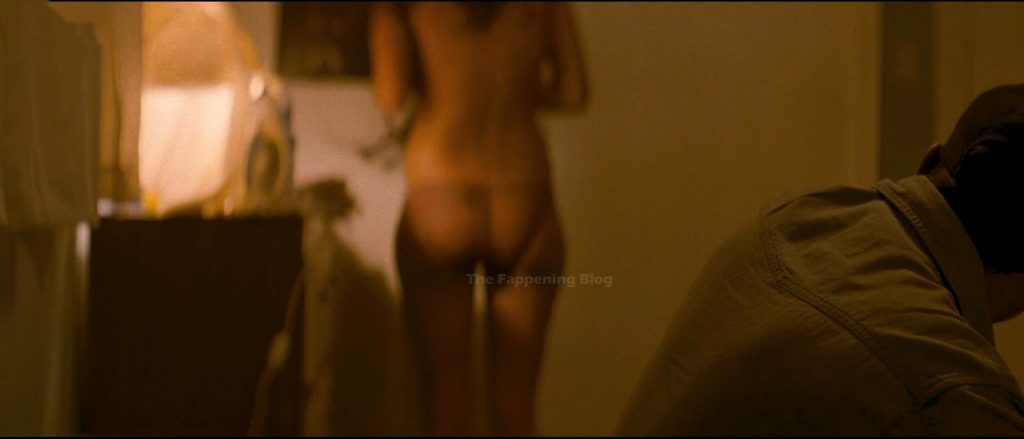 Stephanie Sigman Nude &amp; Sexy (7 Photos)