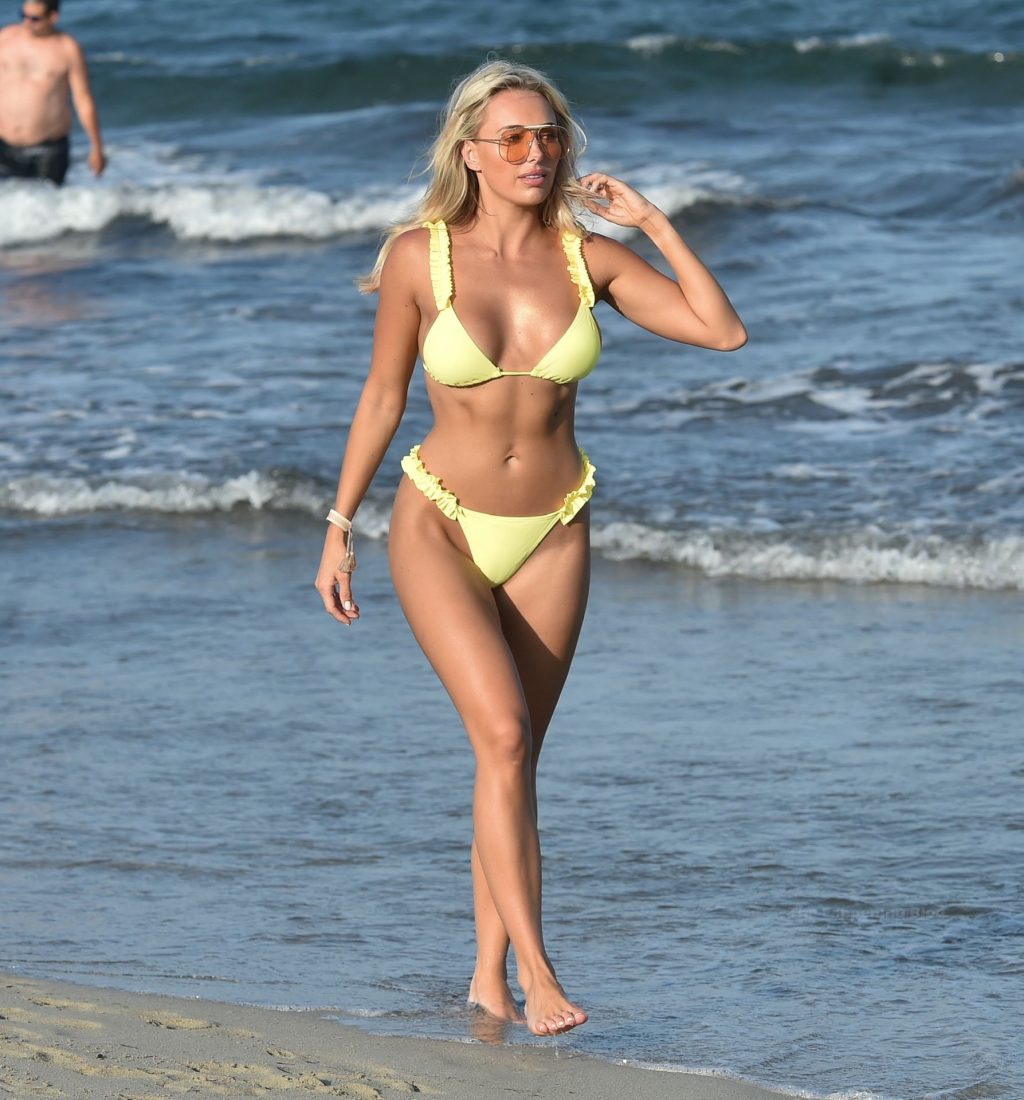 Amber Turner Enjoys a Day on the Beach in Crete (12 Photos)