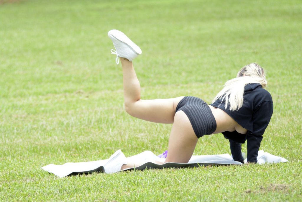 Bella Bunnie Amore Poses During Yoga Stretch in LA Park (16 Photos)