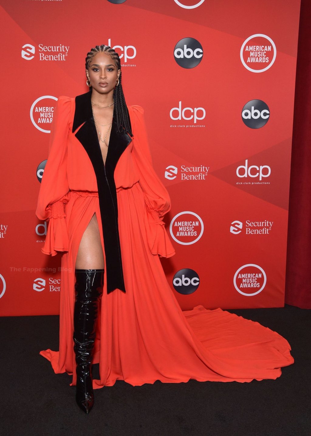 Ciara Shows Off Her Cleavage at the American Music Awards (17 Photos)