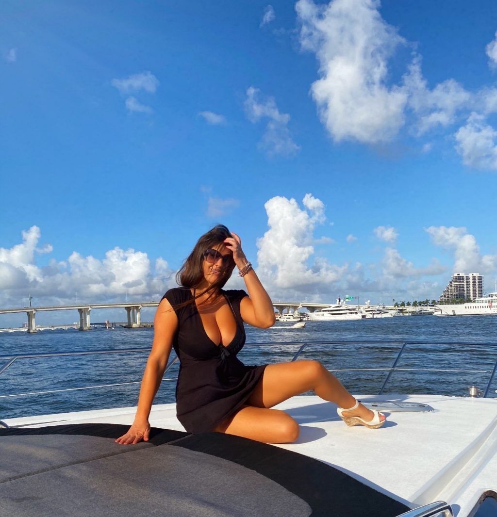 Busty Claudia Romani Enjoys the Sunny Weekend Weather on a Yacht (17 Photos)