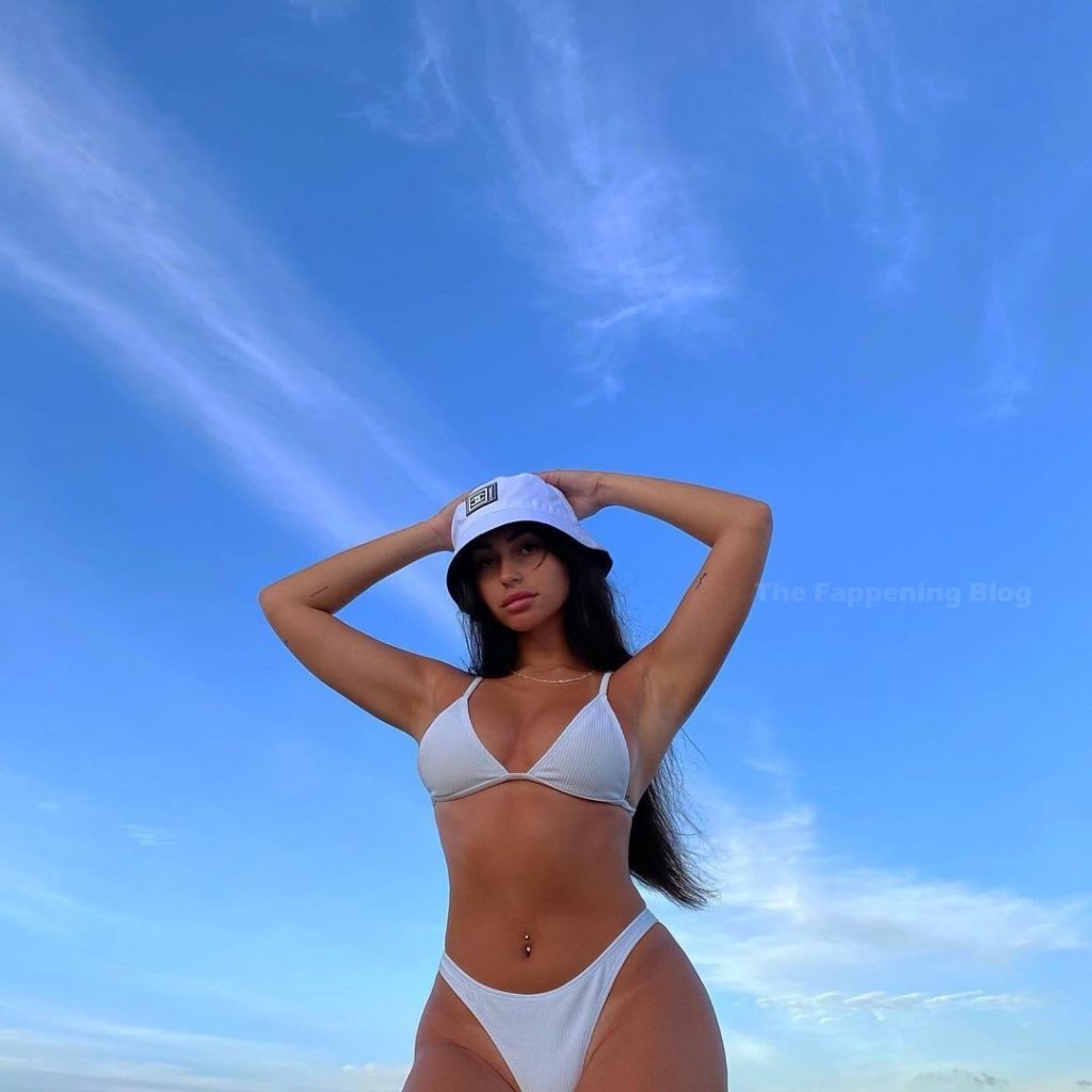 Claudia Tihan Sexy &amp; Topless (33 Photos)