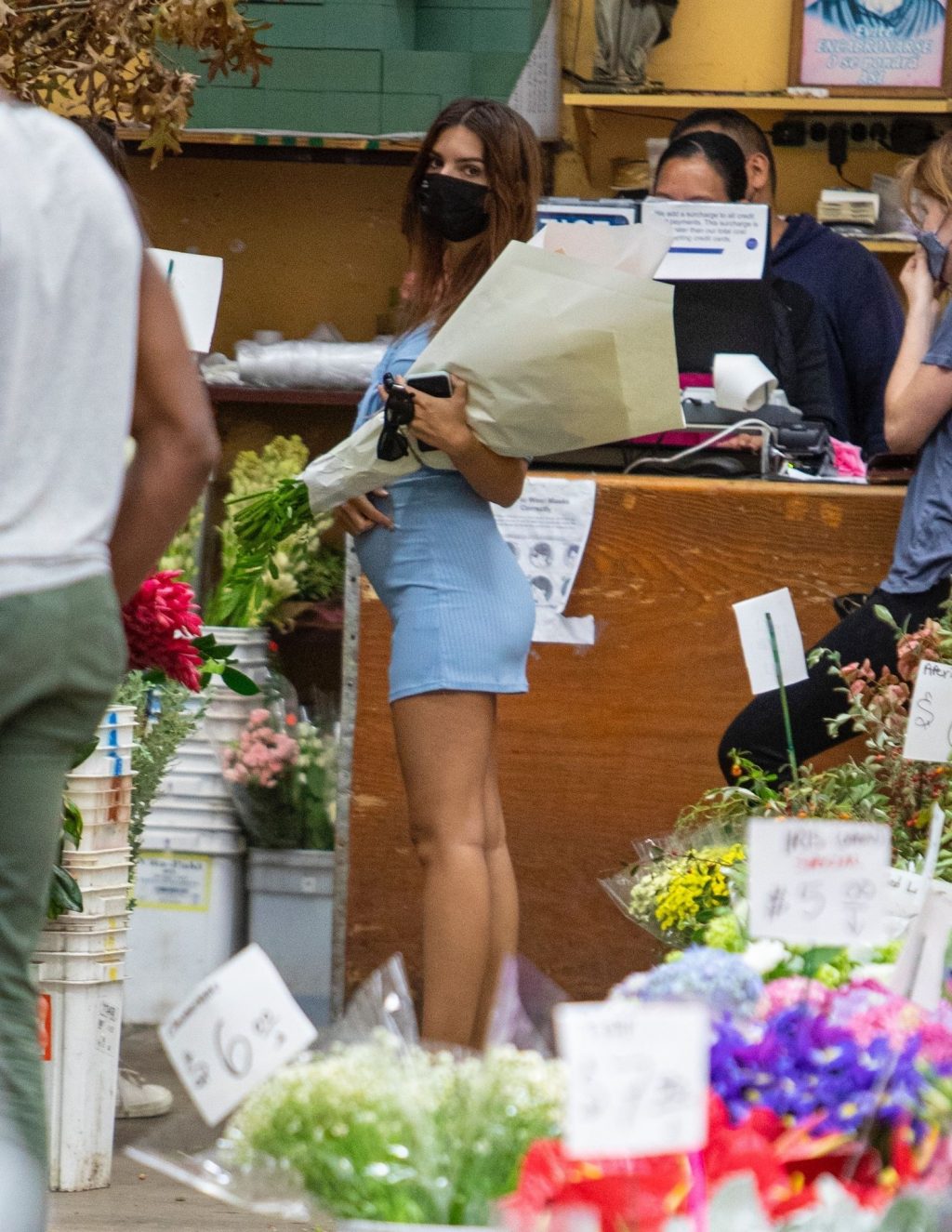 Emily Ratajkowski is Seen Shopping at the Flower Market in LA (49 Photos)