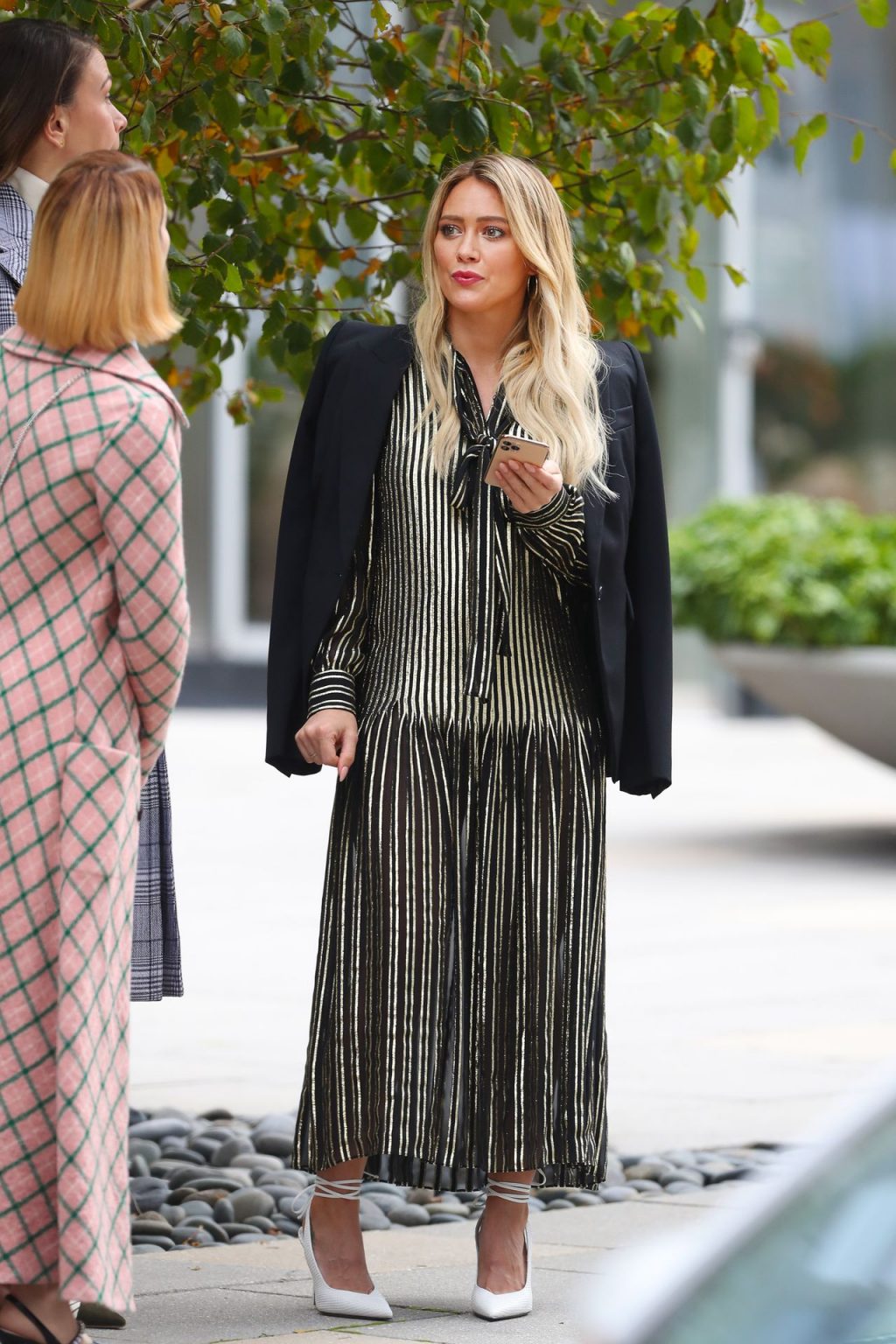 Hilary Duff Shows Her Pregnant Tits in NYC (34 Photos)