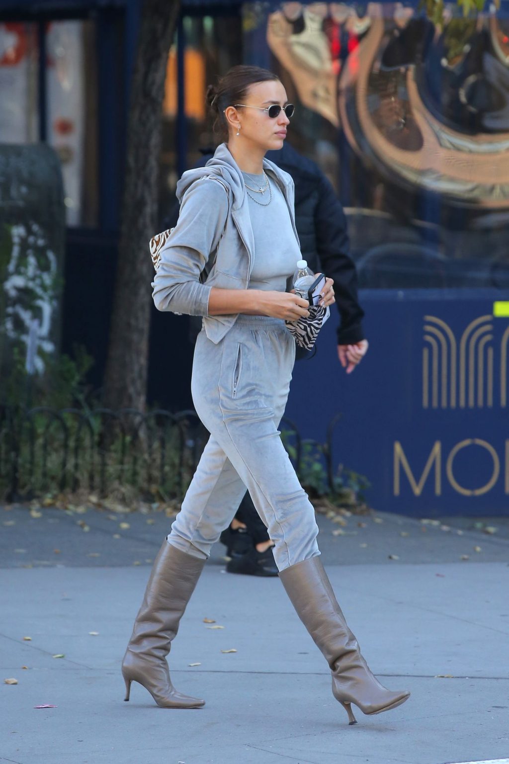 Irina Shayk Catches the Eye of a Construction Worker in New York City (80 Photos)