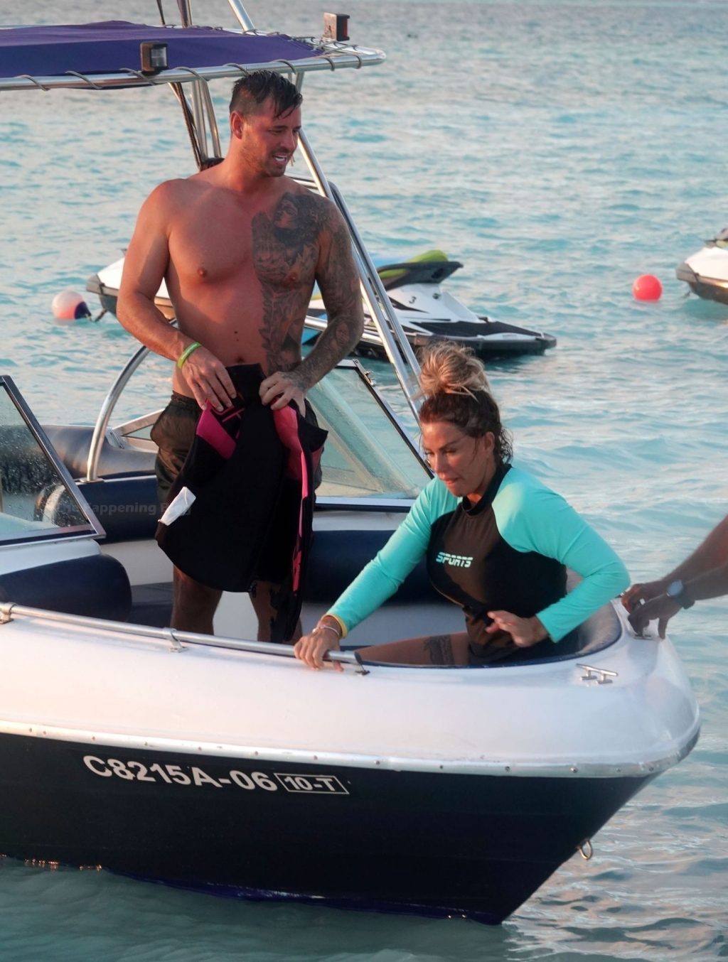 Katie Price Takes to the Waters as She Donned Her Wet Suit on Her Holidays in the Maldives (18 Photos)