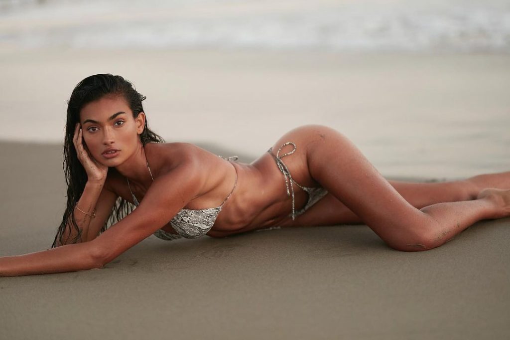 Kelly Gale Sexy &amp; Topless (22 Photos)