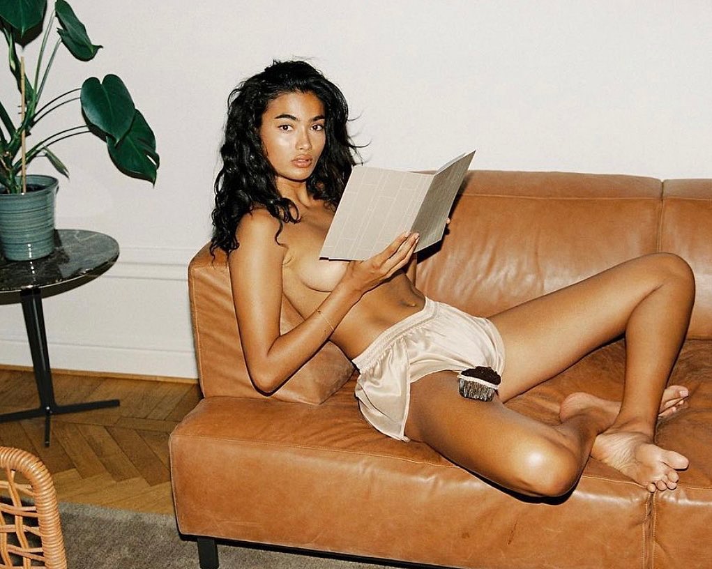 Kelly Gale Sexy &amp; Topless (22 Photos)
