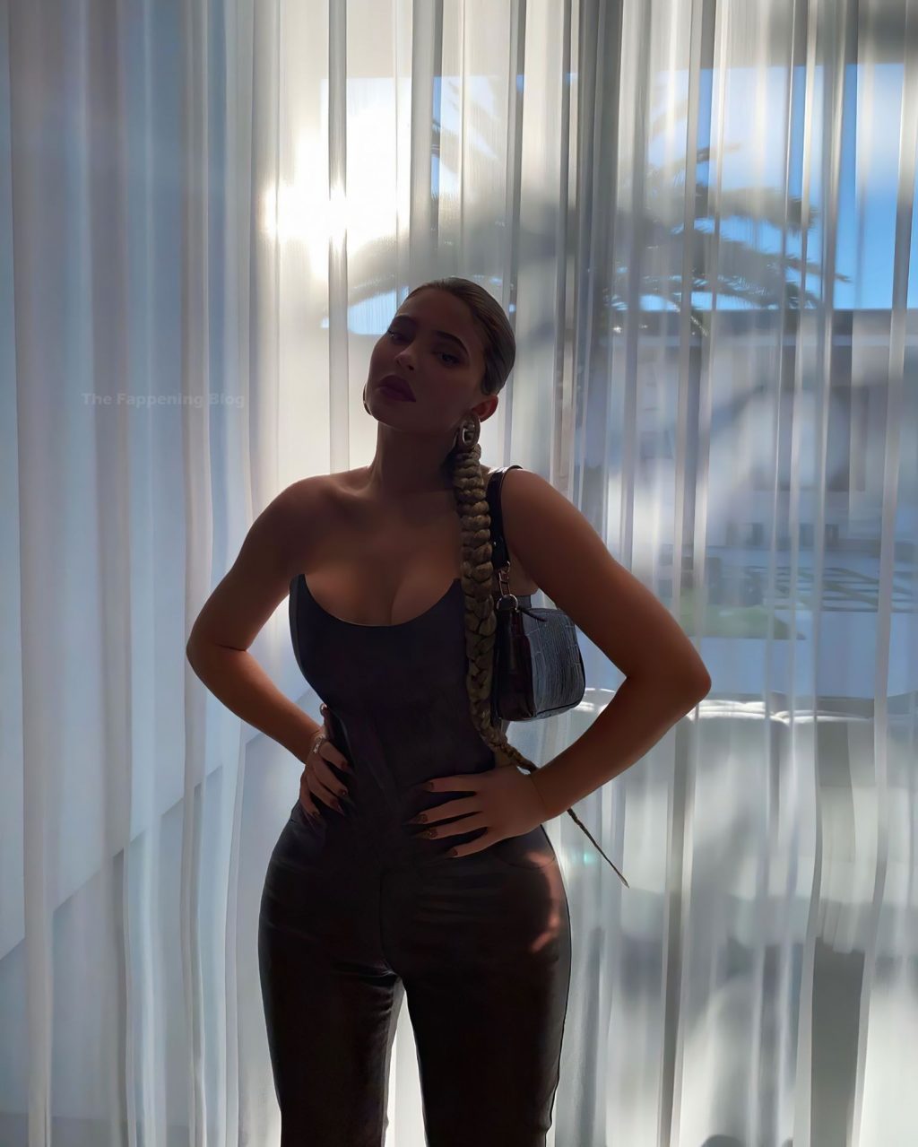 Kylie Jenner Shows Her Rich Curves (17 Photos)