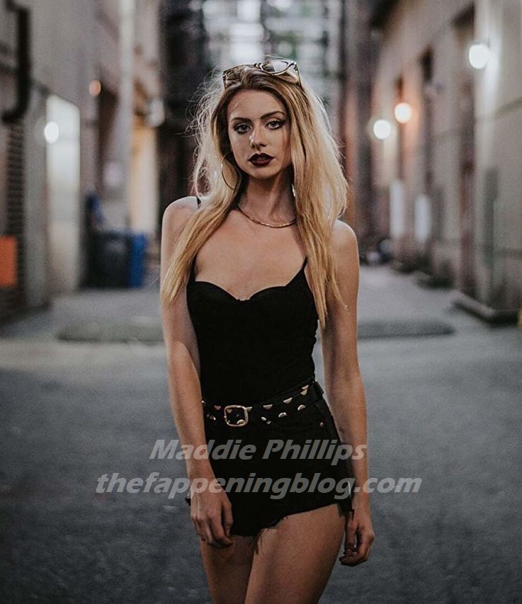 Maddie Phillips Sexy &amp; Topless (23 Photos)