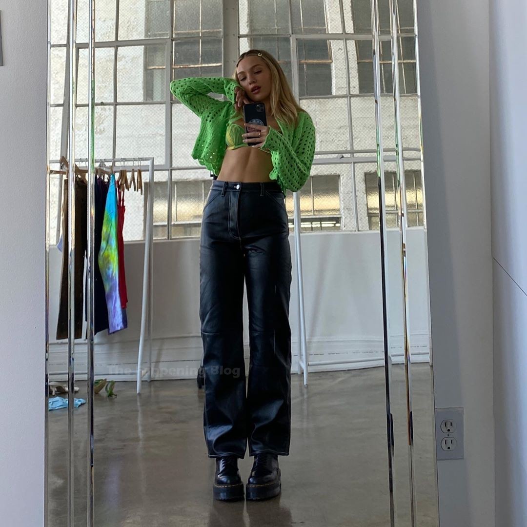 Check out Maddie Ziegler’s non-nude sexy photos from Instagram (October-Nov...