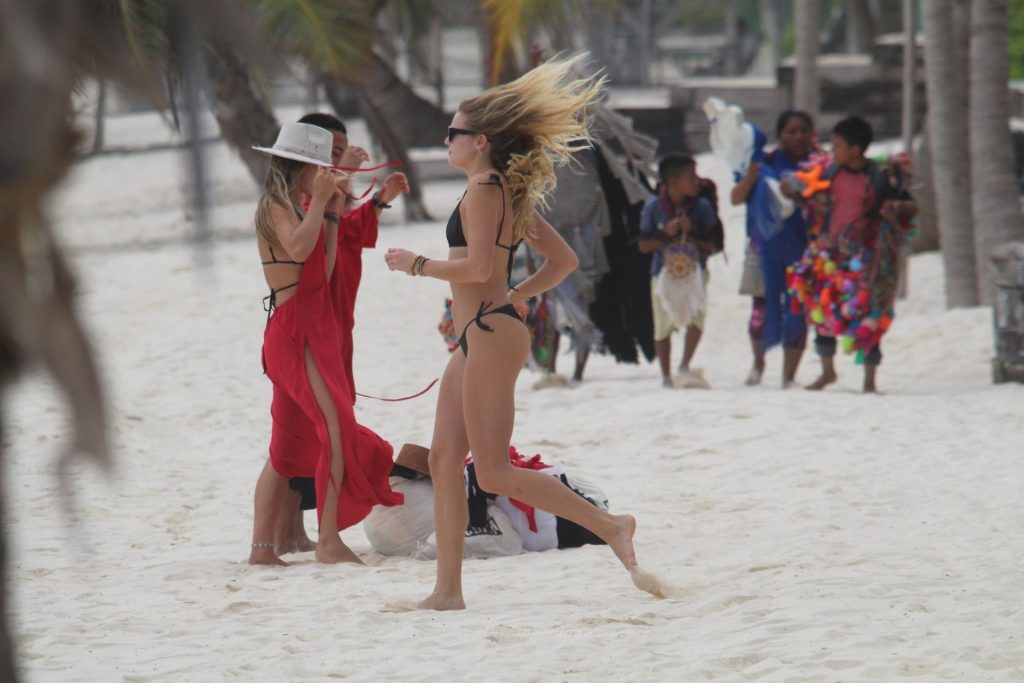 Rachel Hilbert Shows Off Her Bikini Body in Mexico (28 Photos)