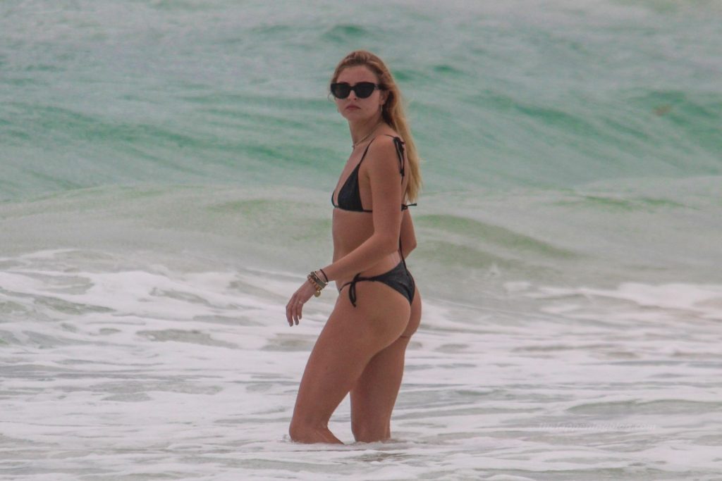 Rachel Hilbert Shows Off Her Bikini Body in Mexico (28 Photos)