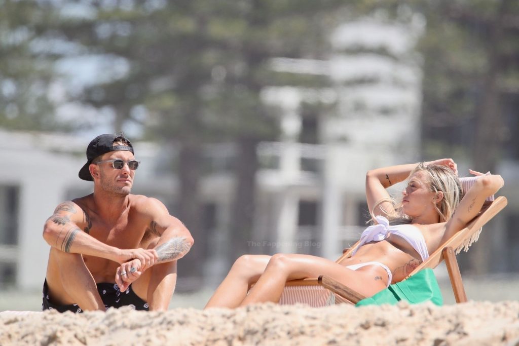 Tammy Hembrow &amp; Matt Poole Enjoy the Beach on the Gold Coast (15 Photos)