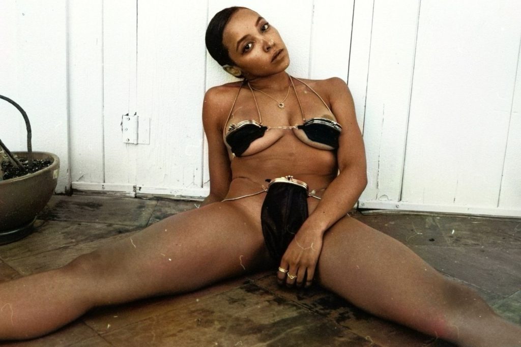 Tinashe Nude &amp; Sexy (28 Colorized Photos)