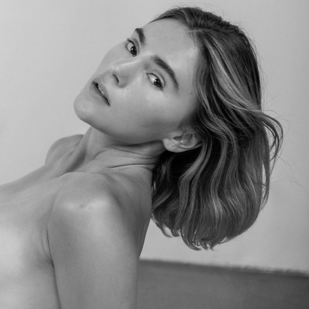 Stefanie Giesinger Topless &amp; Sexy (21 Photos)